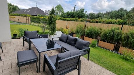 Grafitowy zestaw mebli metalowych na taras Sodor Dining + pufy - Dark Grey