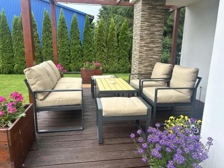 Komplet mebli na taras dla 7 osób - sofa 175cm, fotele i pufy - Panaon Dining WB