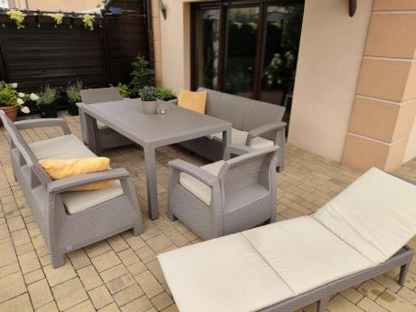 Leżak ogrodowy na taras Jaipur sunlounger cappucino z poduszką