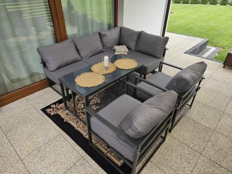 Mały modułowy narożnik na taras z wysokim stołem 120x60cm i fotelami Trapeno 4 moduły