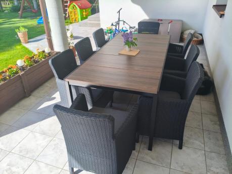 Meble obiadowe na taras Portis Comfort ze stołem 200cm w kolorze orzecha i 8 fotelami