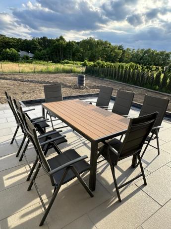 Meble ogrodowe obiadowe ze stołem 180cm i składanymi krzesłami (7 pozycji) - Kanbery Wood Antracite 8+1