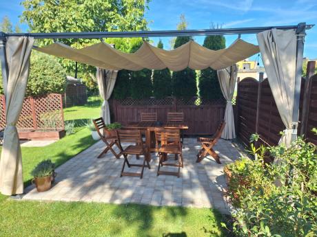 Metalowa pergola tarasowa z zasłonami 4x4 Niro - Cream