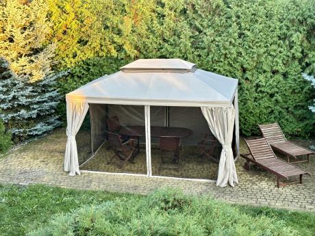 Nowoczesny pawilon ogrodowy aluminiowy 3x4 z moskitierą Okapi Max 2.0 Kremowy