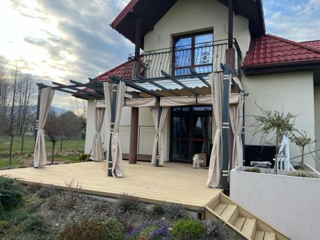 Pergola ogrodowa 3x5,5 z materiałowym dachem i zasłonami Kirn 2.0 beż