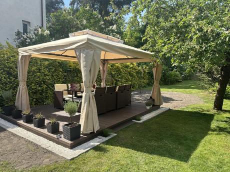 Pergola ogrodowa z zasłonami i moskitierą Murr 3x4 beż