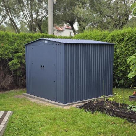 Wytrzymały schowek ogrodowy blaszany Hartt Plus 240x240x205cm - z drzwiami na zawiasach - Antracyt A16