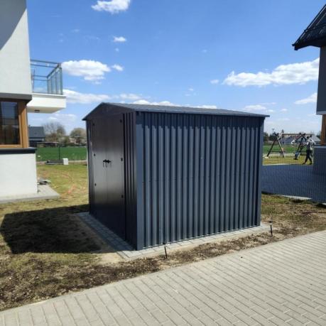 Wytrzymały schowek ogrodowy blaszany Hartt Plus 240x240x205cm - z drzwiami na zawiasach - Antracyt A16