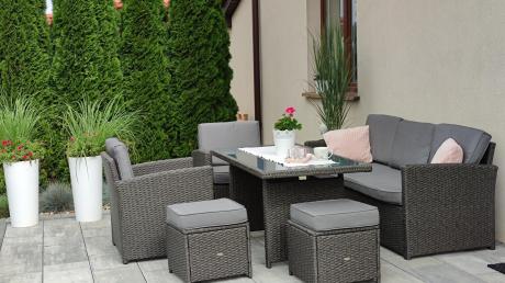 Zestaw mebli z sofą 186cm, wysokim stołem, fotelami i pufami Cofete Dining – Anthracite