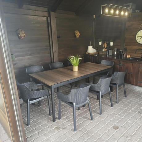 Zestaw ogrodowy Portis dla 8 osób ze stołem 200cm w kolorze orzecha i fotelami