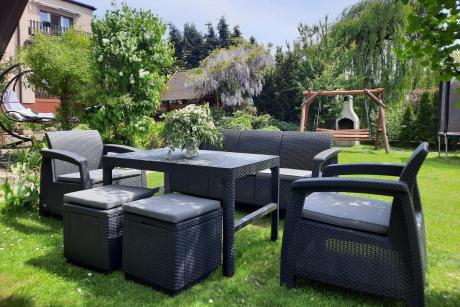 Zestaw ogrodowy z podnoszonym stolikiem Corfu Set Lyon Max Grafitowy + pufy