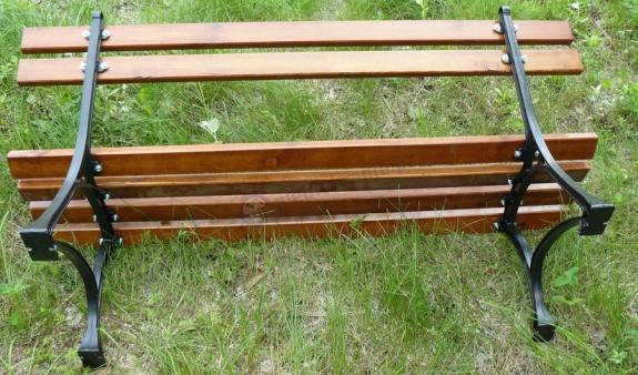 montaż ławki ogrodowej królewskiej