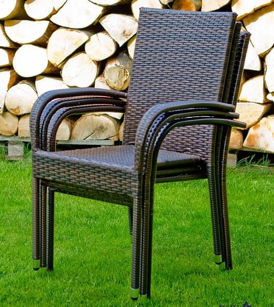 Sztaplowane krzesła kompletu