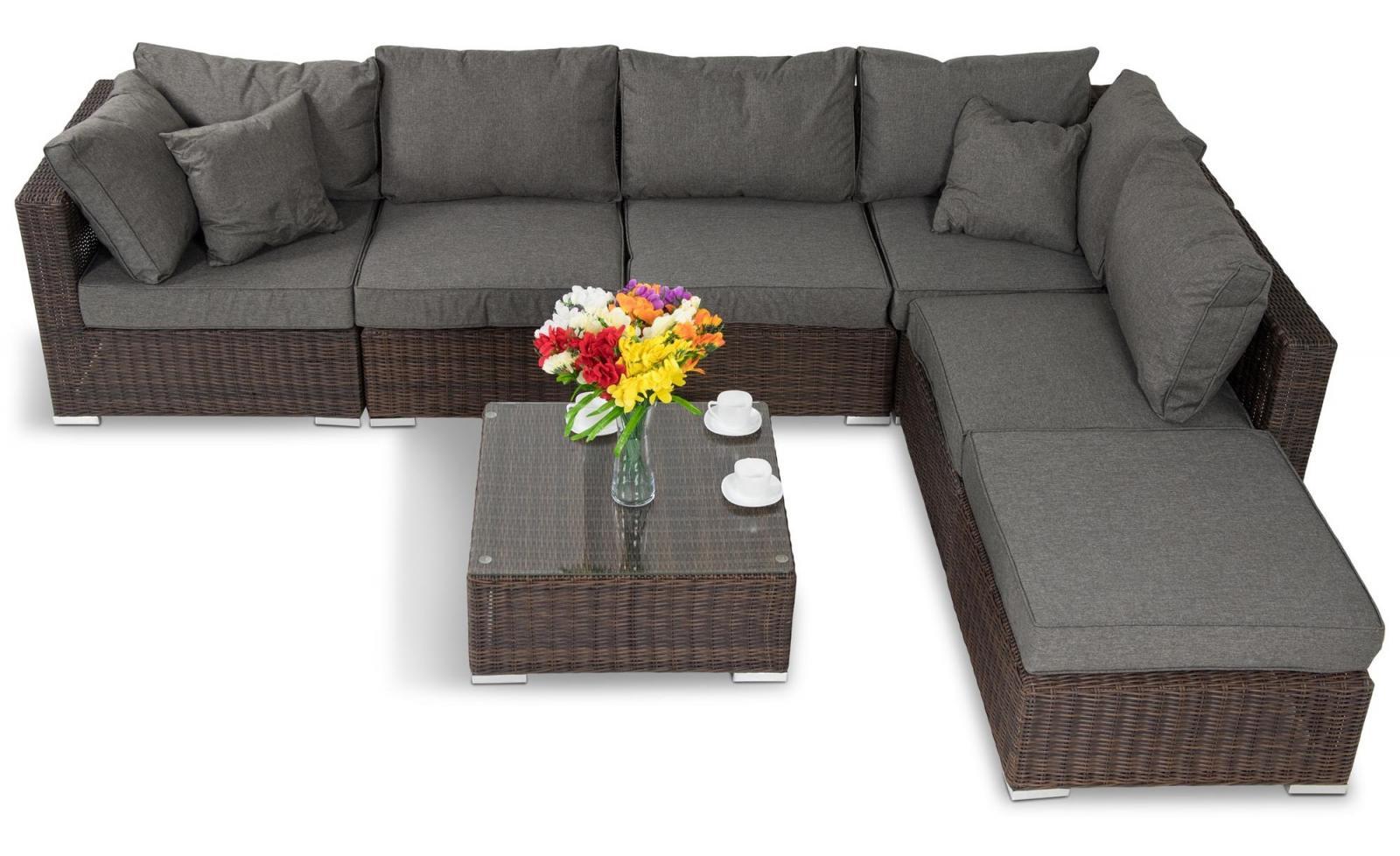 brązowe meble modułowe na taras ze stolikiem kawowym