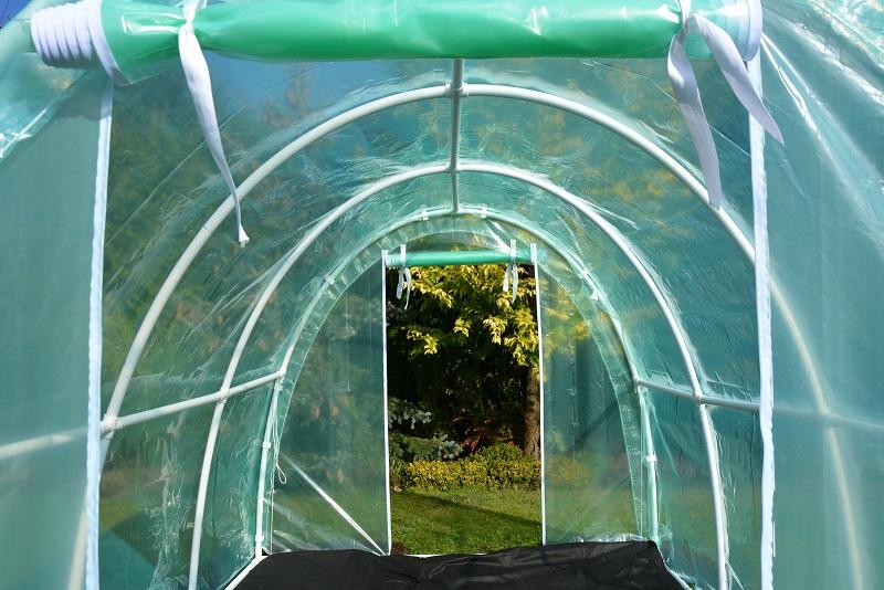 Tunel szklarniowy PCV rozsunięty