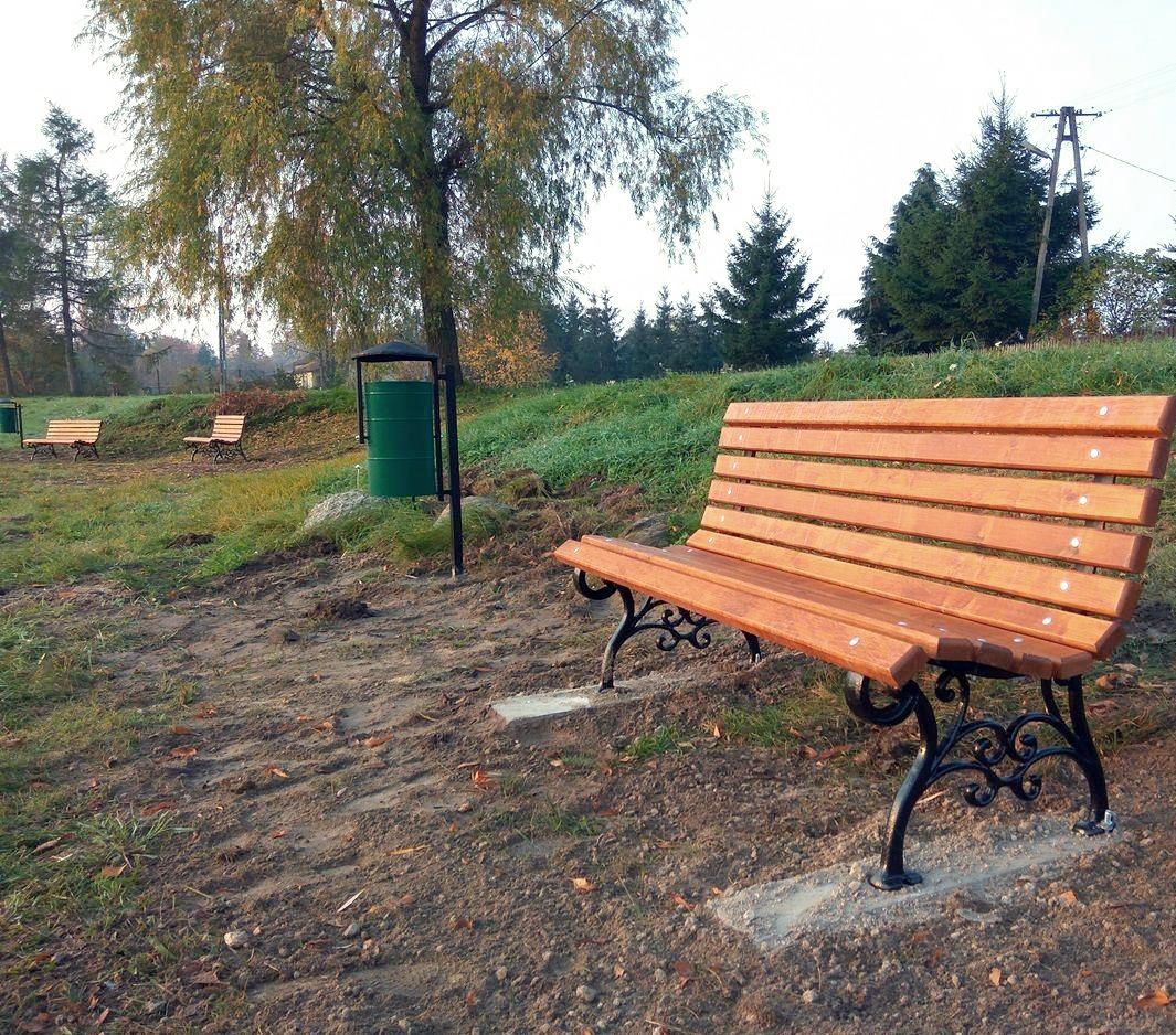 ławka żeliwna 180 cm klasyczna w parku