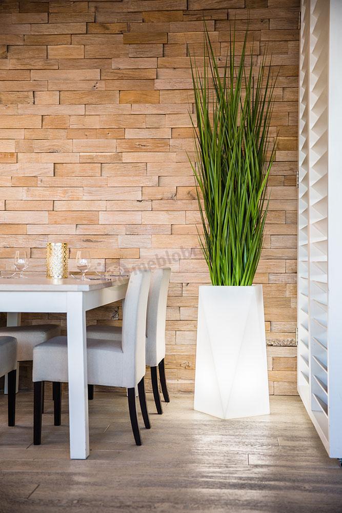 Donica Nevis podświetlana