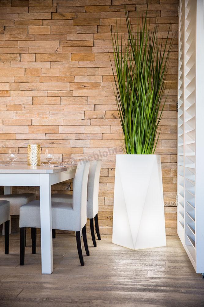 Donica Nevis podświetlana