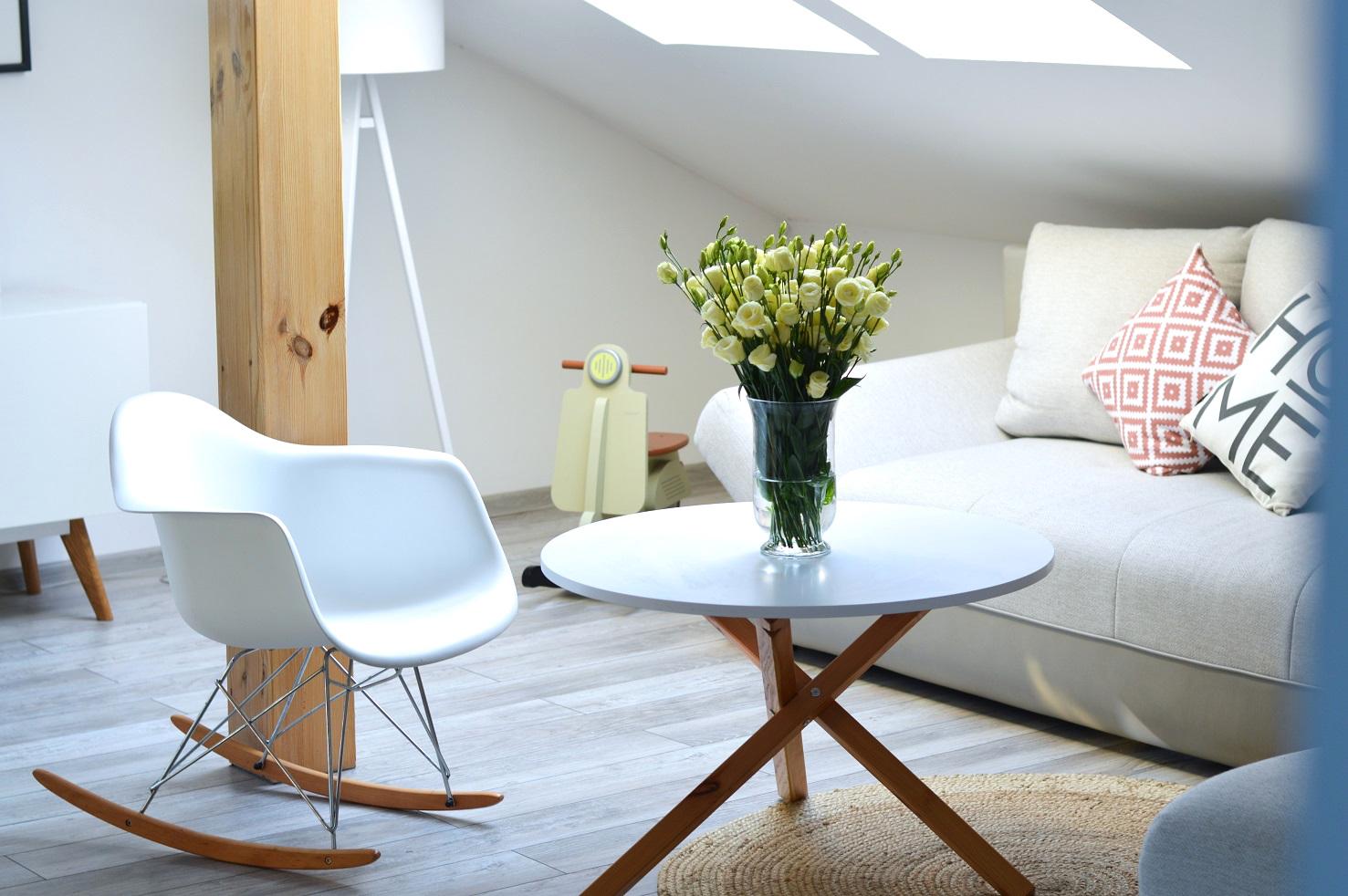 Minimalistyczna forma stolika kawowego