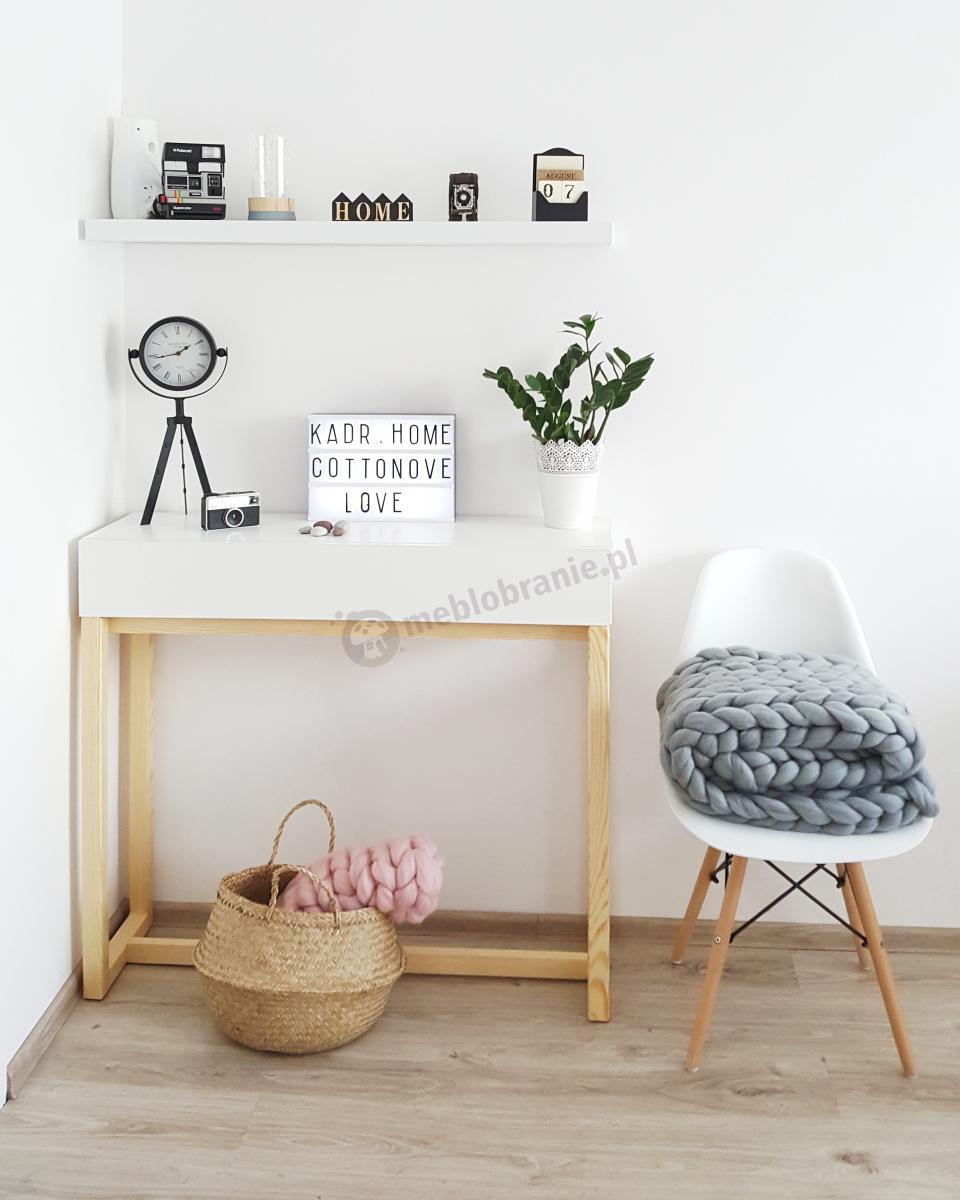 Biała minimalistyczna konsola z szufladą