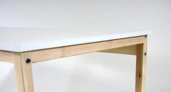 Białe biurko w stylu skandynawskim - detale