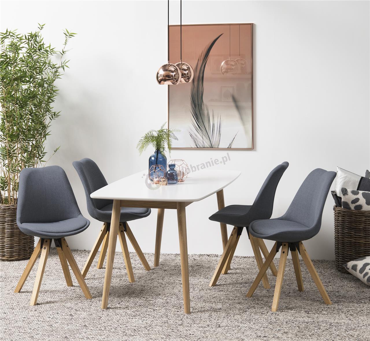 Actona Nagano stół nowoczesny biały w aranżacji z ciemnoszarymi krzesłami