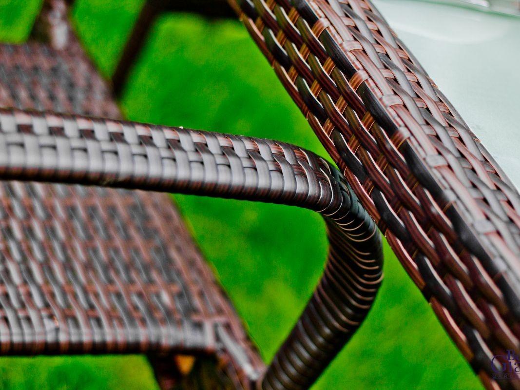 Zbliżenie na meble stołowe Avvicente