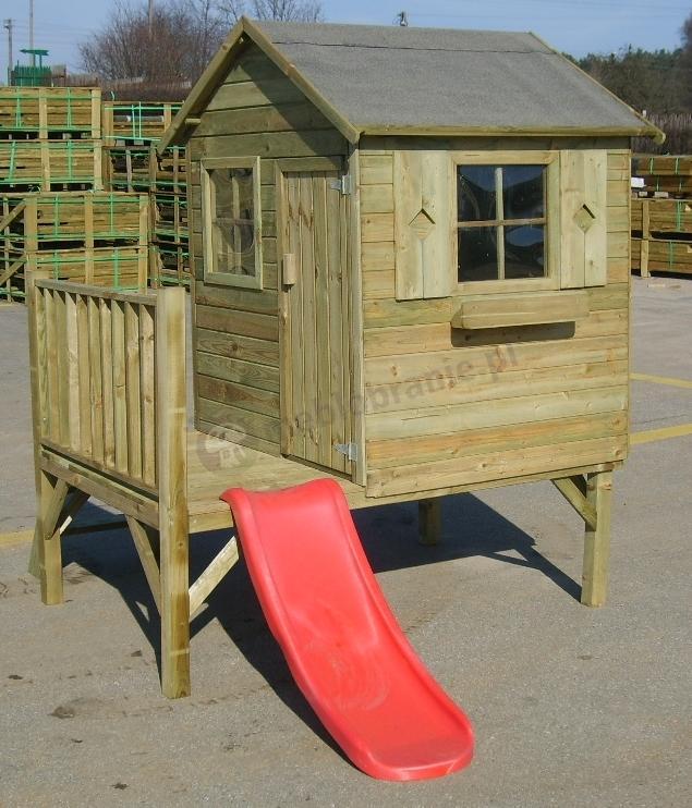Drewniany domek dla dzieci ze zjeżdżalnią