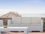 Biała sofa ogrodowa Siesta Monaco 3 aranżacja