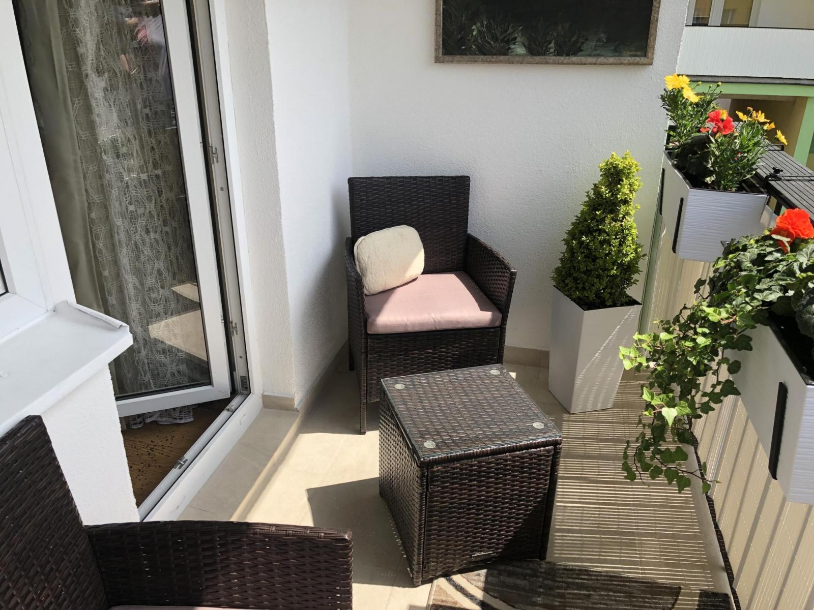 fotele technorattanowe na balkon