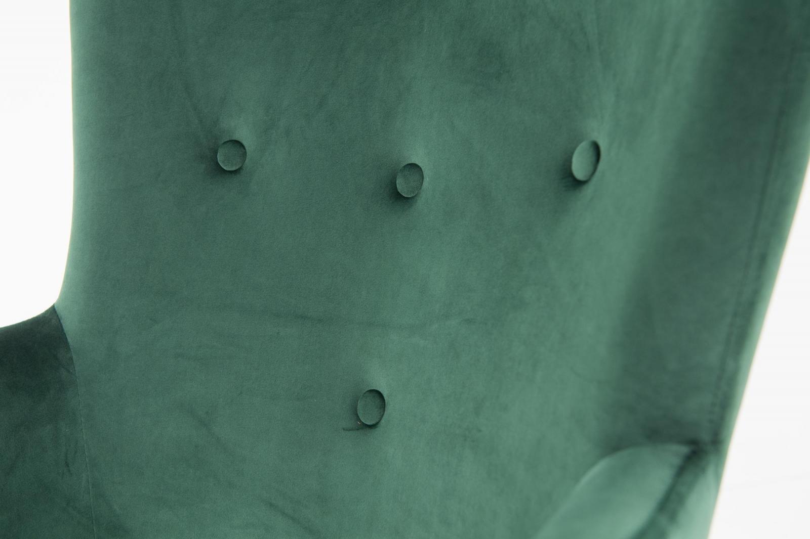 Welurowy fotel uszak