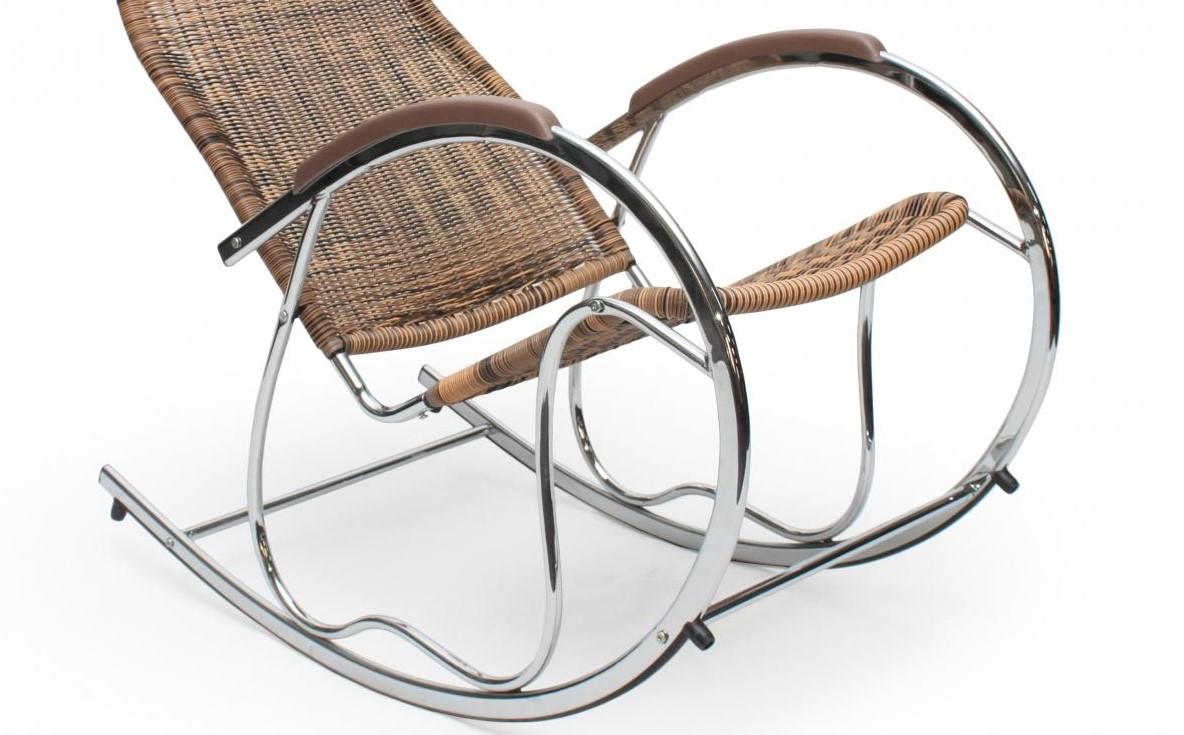 Fotel bujany Ben rattan syntetyczny brąz