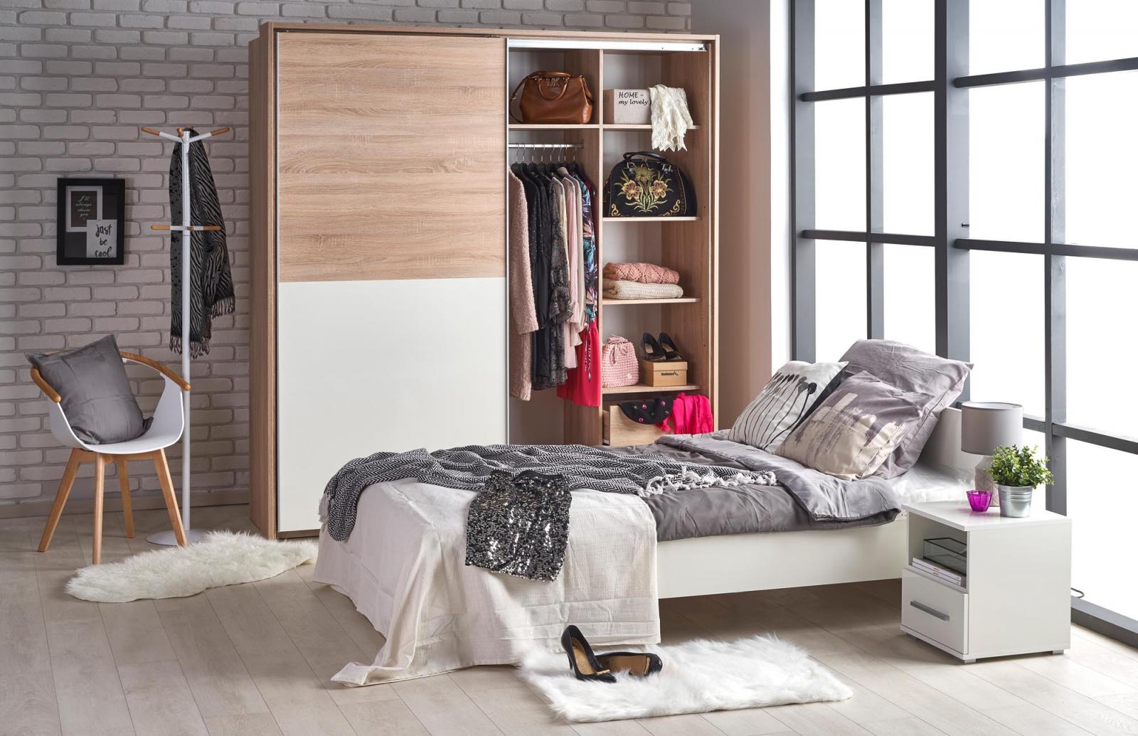 Białe łóżko 120x200 do małej sypialni wysoki połysk - aranżacja