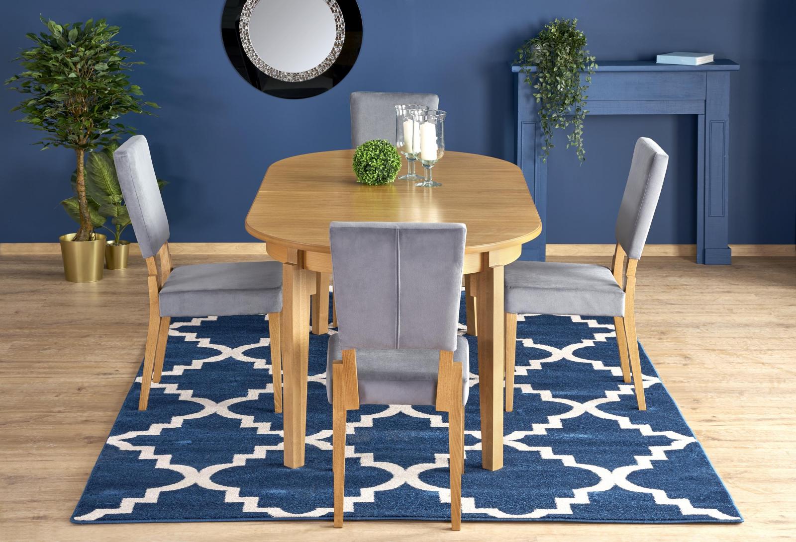 Klasyczny rozkładany drewniany stół