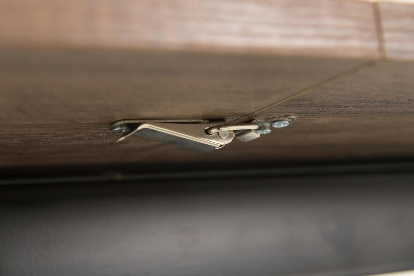 Zatrzaski stołu do salonu