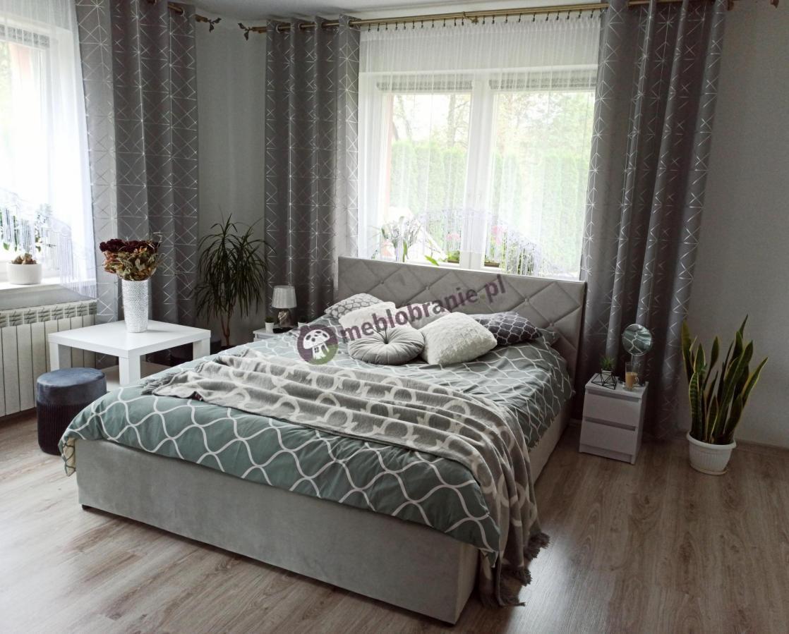 łóżko z podnoszonym stelażem