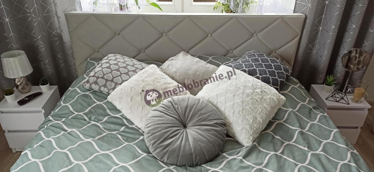 szary zagłówek pikowany w łóżku