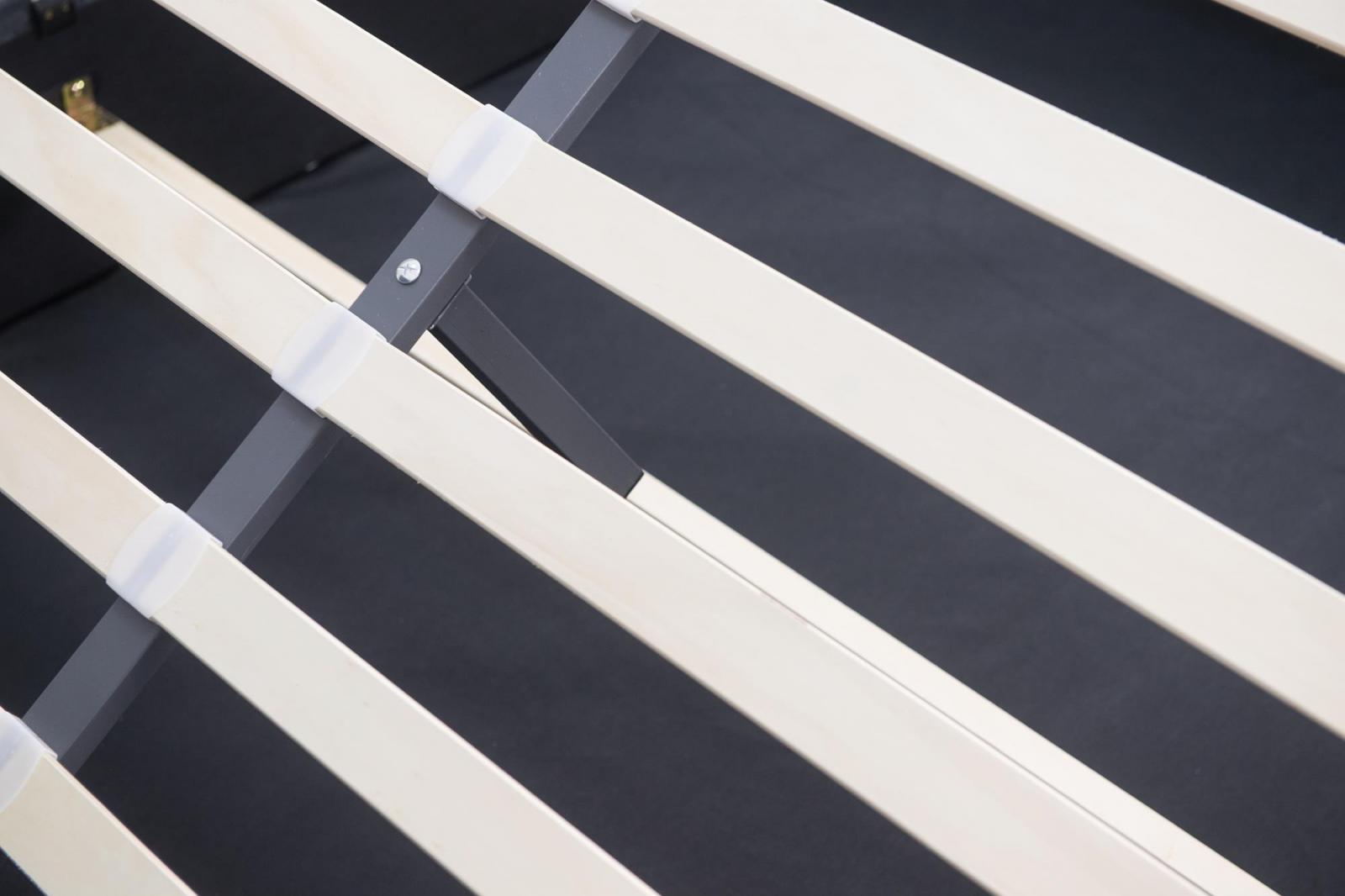 zbliżenie stelaż drewniany na stalowej ramie