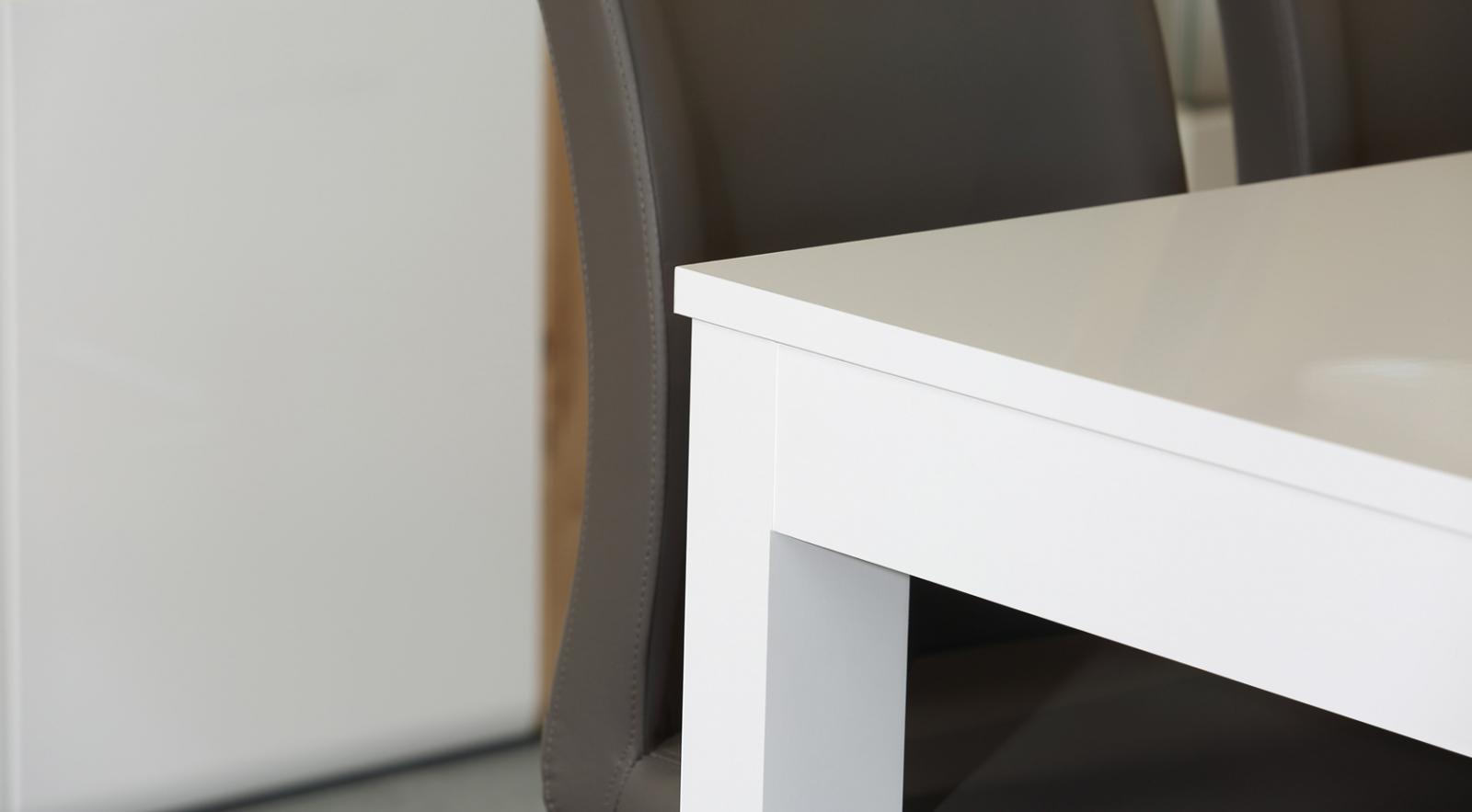 Stół do salonu biały