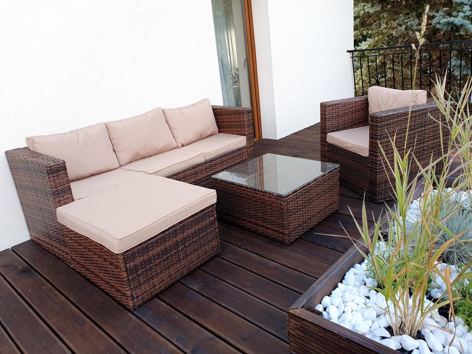 brązowe meble tarasowe z technorattanu