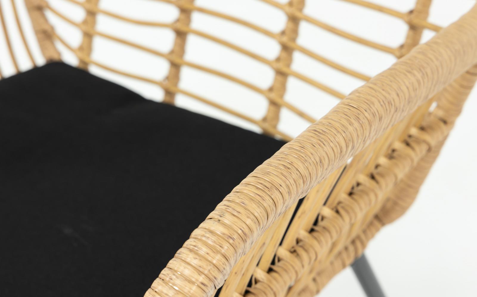 czarna poduszka siedziskowa