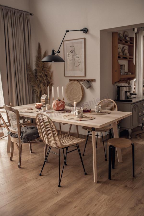 jadalnia z meblami rattanowymi