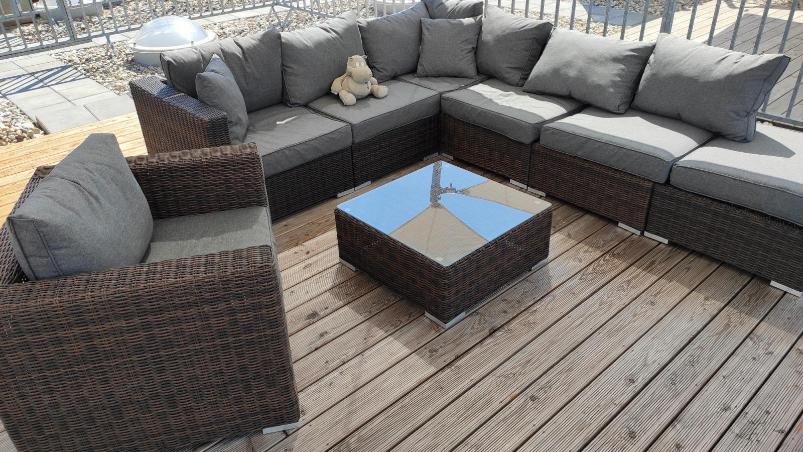 zestaw mebli technorattanowych do ogrodu w kolorze brązowym