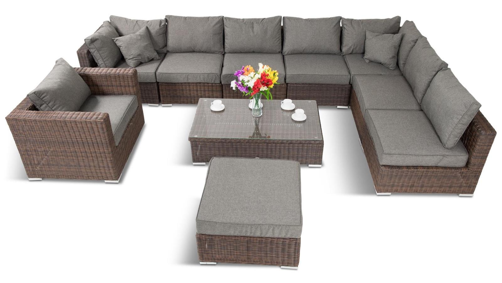 modułowe meble do ogrodu w kolorze brązowym