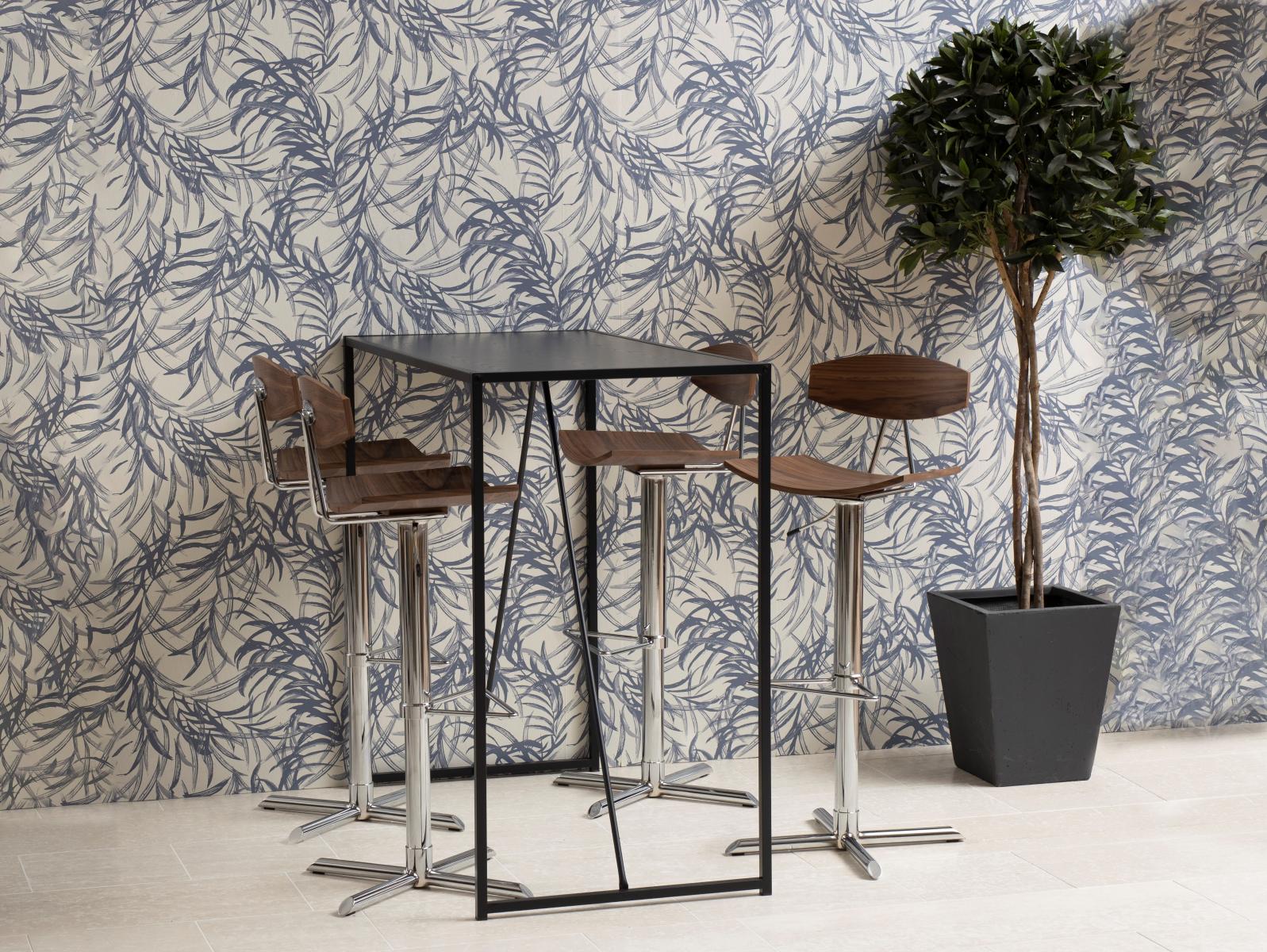 Hoker brązowy z regulacją wysokości Actona Blaise - aranżacja