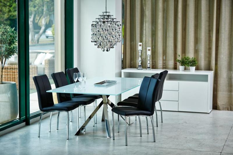 Krzesło Asama czarne tapicerowane w aranżacji