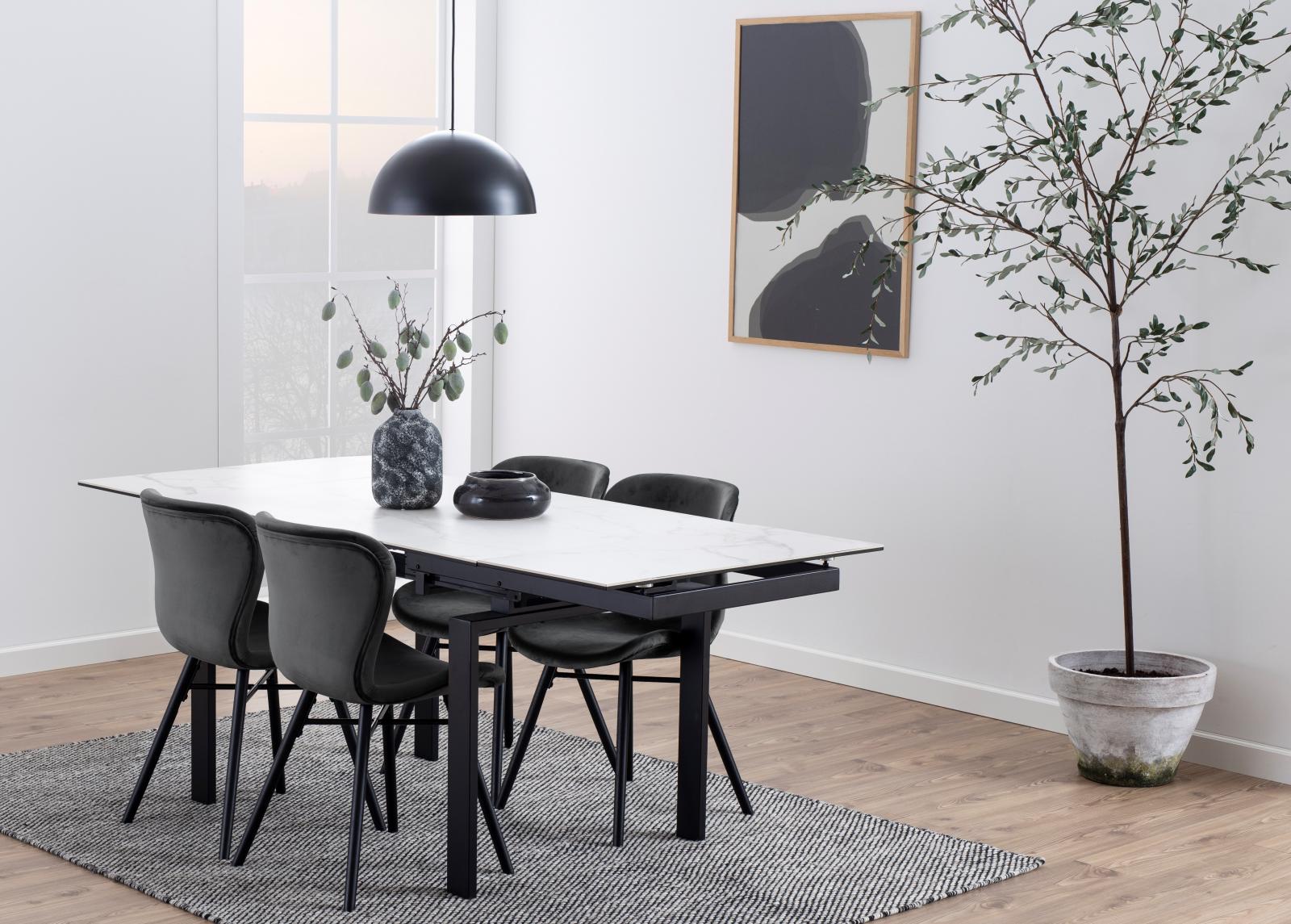 Actona stół rozkładany do jadalni szklany - aranżacja