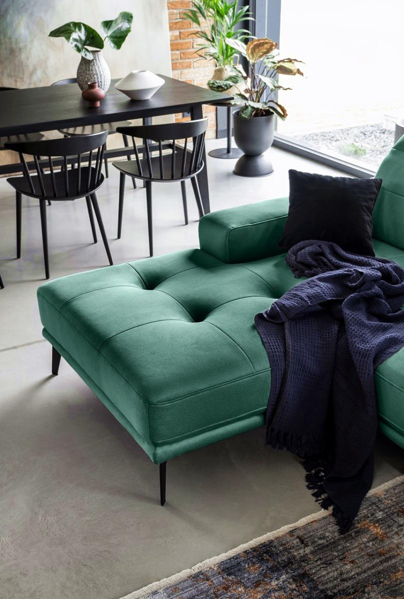 pikowana otomoana w kolorze zielonym