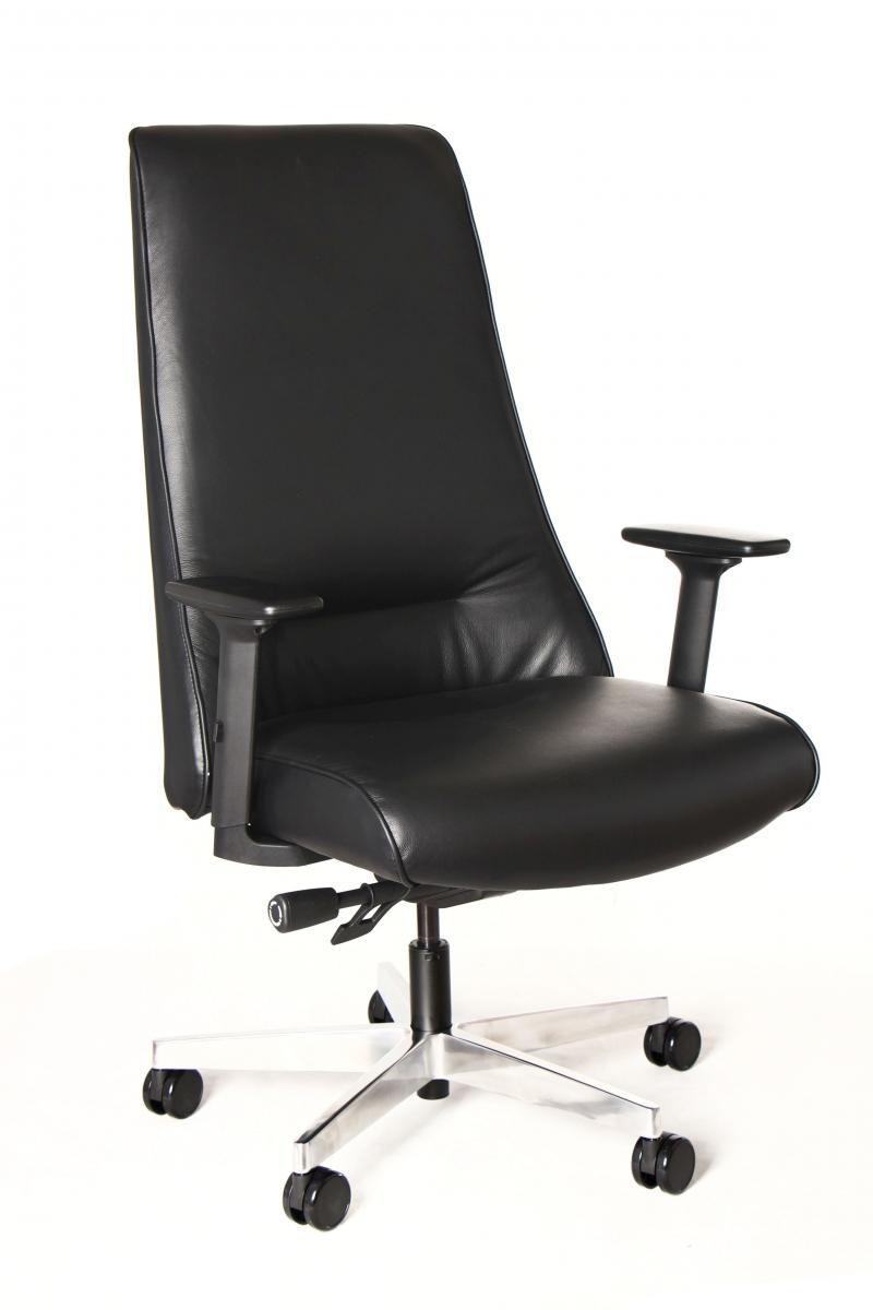 czarny fotel gabinetowy Sail