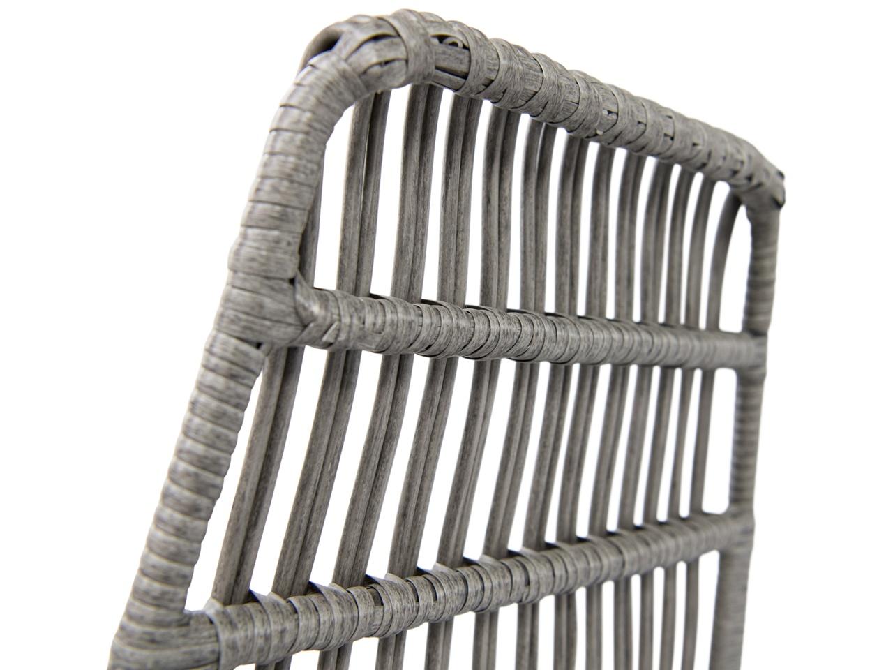 plecionka szarego krzesła ogrodowego